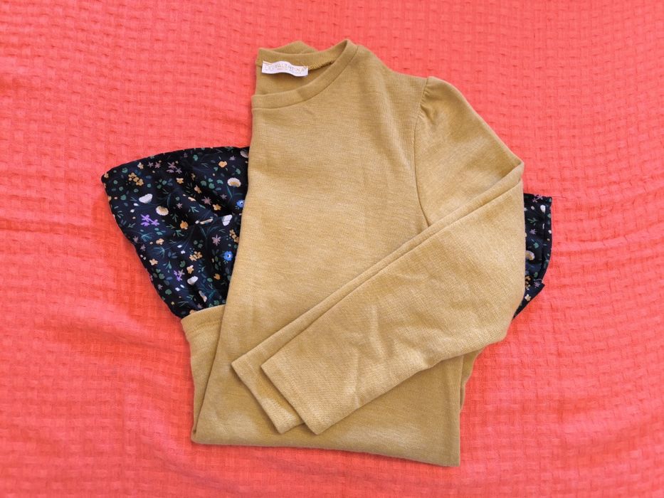 Pulovăr/rochie/tunica, mustar,cu 2 volănașe, Valentina, made in Italy