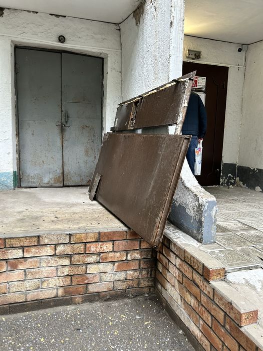 Дверь входная железная
