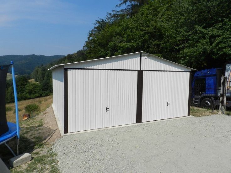 Garaj modular din panouri sandwich