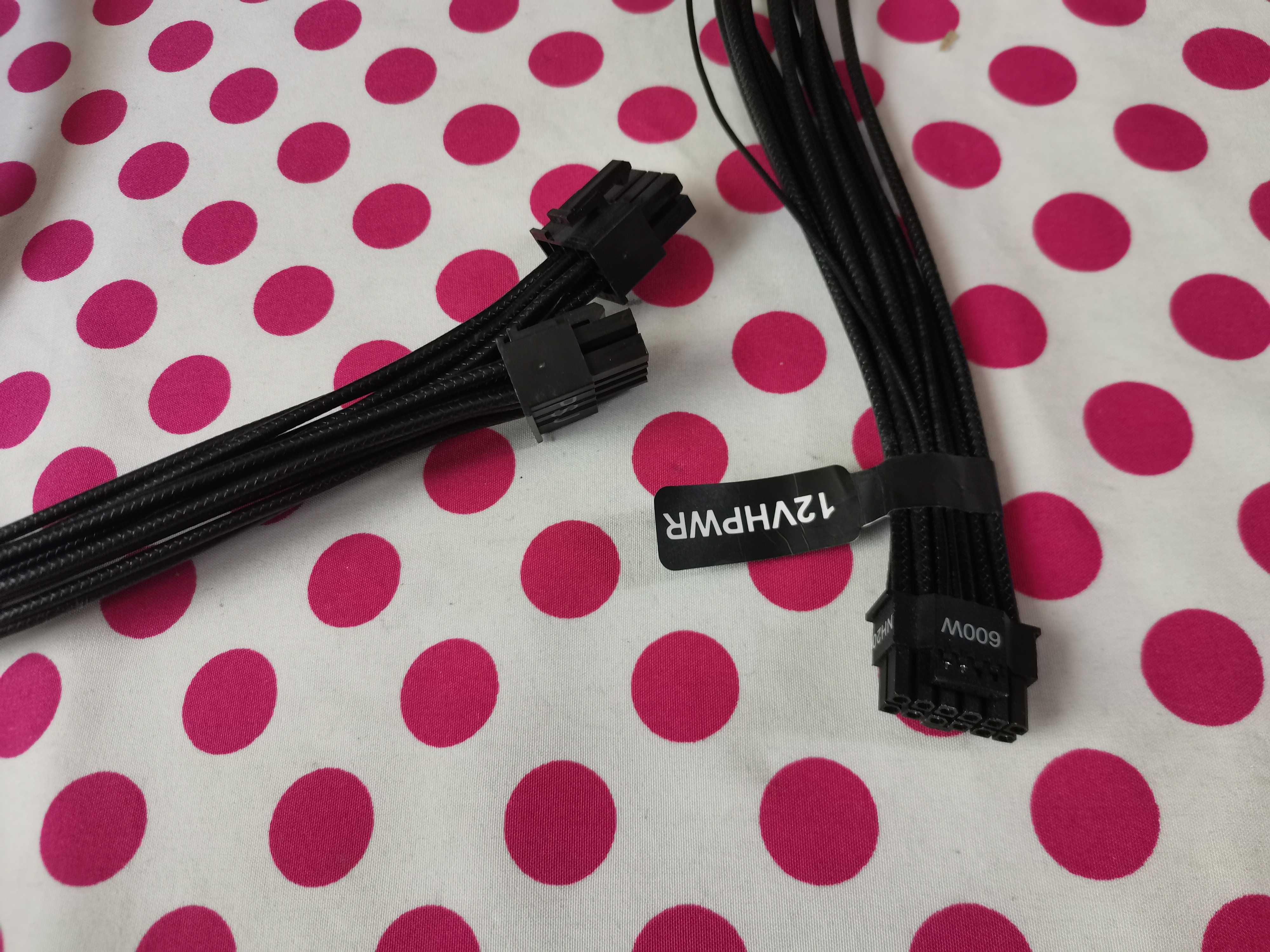 Cablu Seasonic 2x 8-Pin PCIe - 1x 16-Pin PCIe 5.0 12VHPWR.
