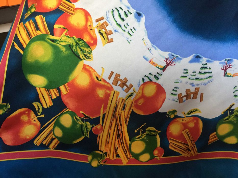 Копринен шал със зимни мотиви