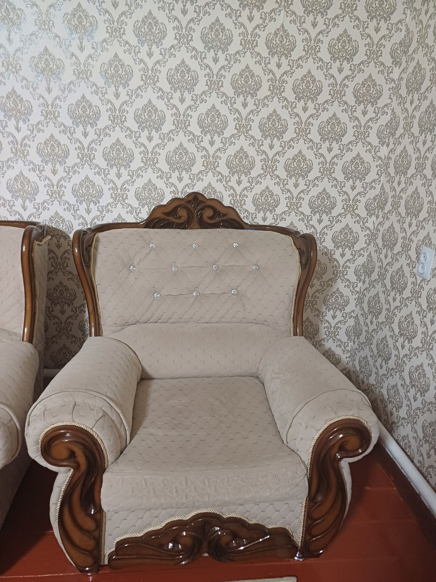 Сатылатын диван бар