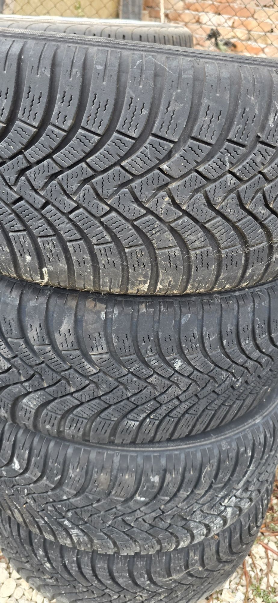 Зимни гуми 215 50 17 4 бр дот 2018 Falken