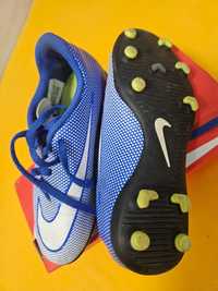 Детски футболни обувки(бутони)