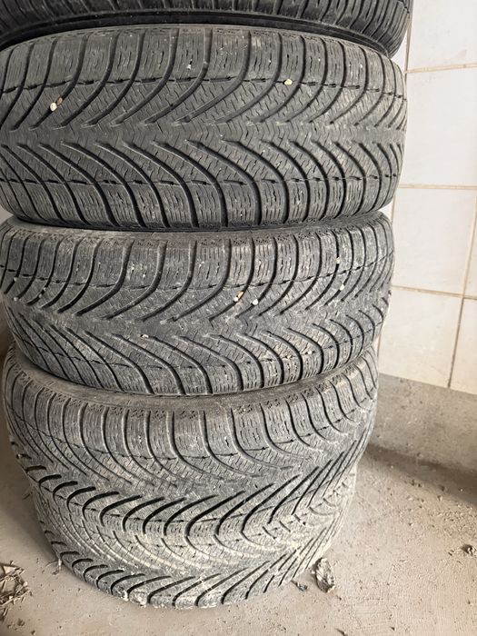 Vand 4 cauciucuri de iarna 205/60/16