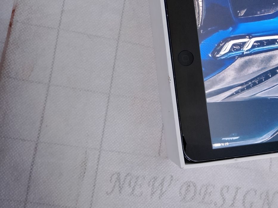 IPad Mini hotira 4 ga 32 iclod ochilgan karopka zaryatchik bor