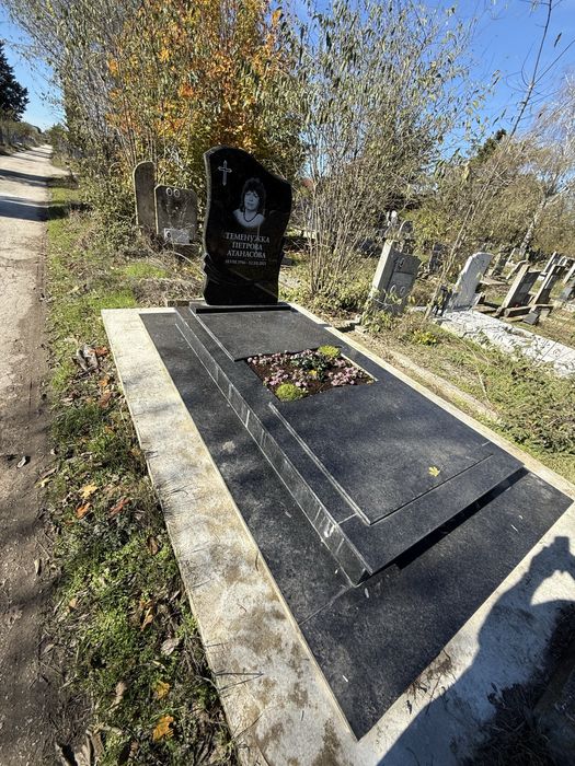 Изработка и монтаж на паметници