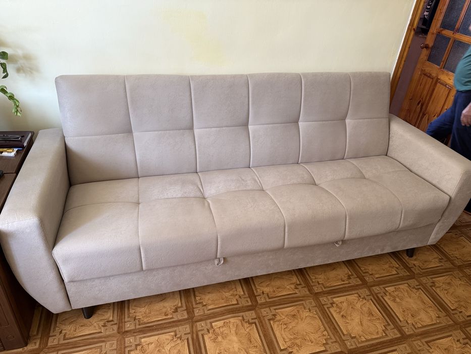 Диван сатылады! Жаксы жагдайы. Продаем диван. Состояние хорошее.