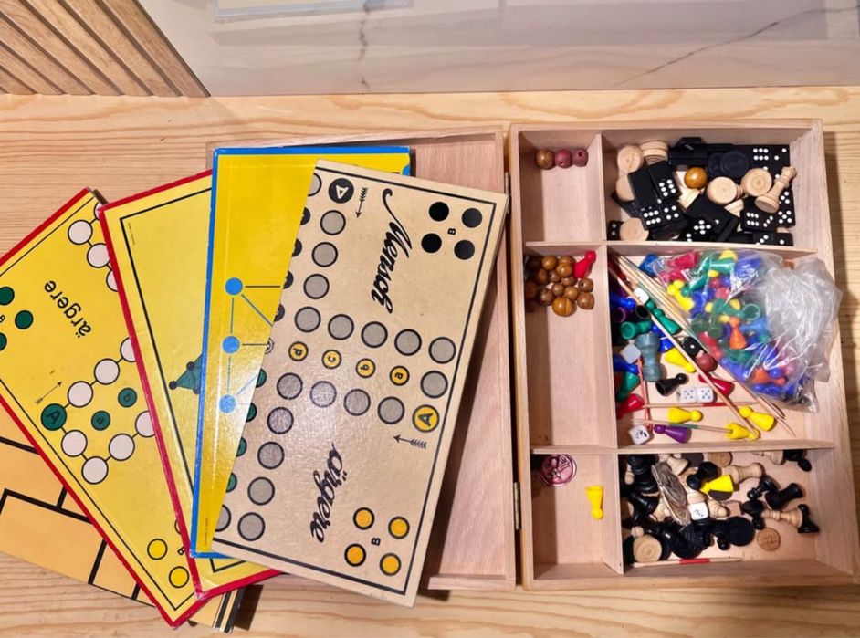 Set jocuri clasice in cutie de lemn - 6 jocuri in 1.