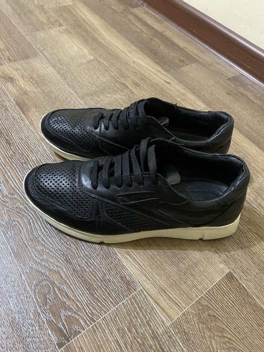 Мужские кроссовки, батинки