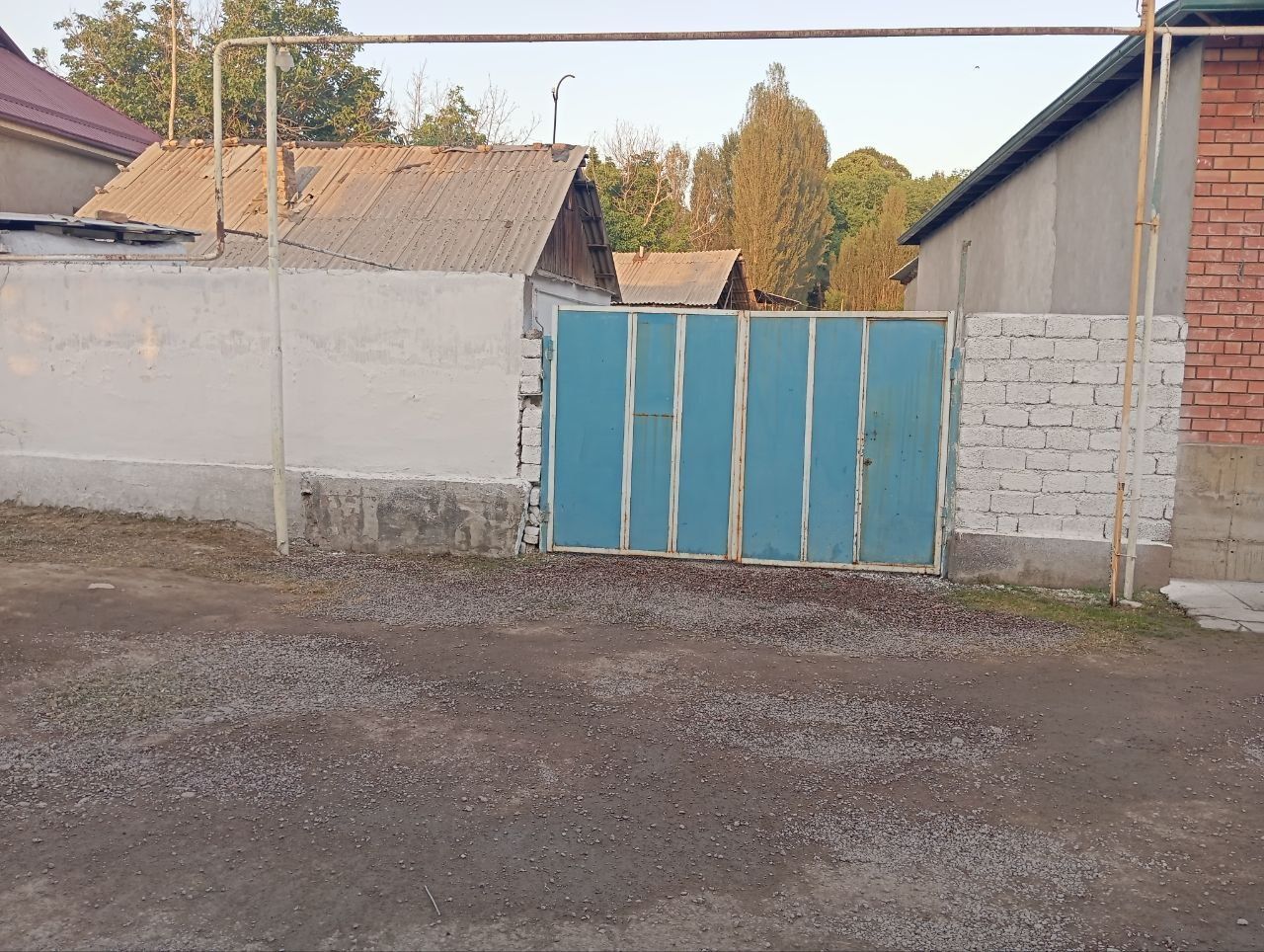 Uy sotiladi. Dokumentlari joyida.
