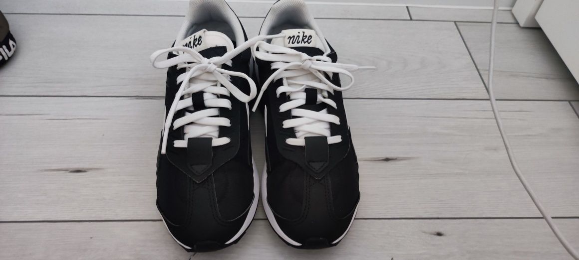 Дамски мратонки Nike
