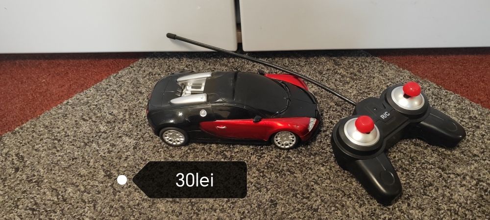 Mașinuța cu telecomanda