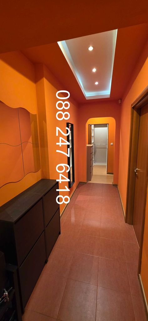 Дава се под наем Двустаен апартамент в София, Център - 65 кв.м за 612 € - Снимка #1