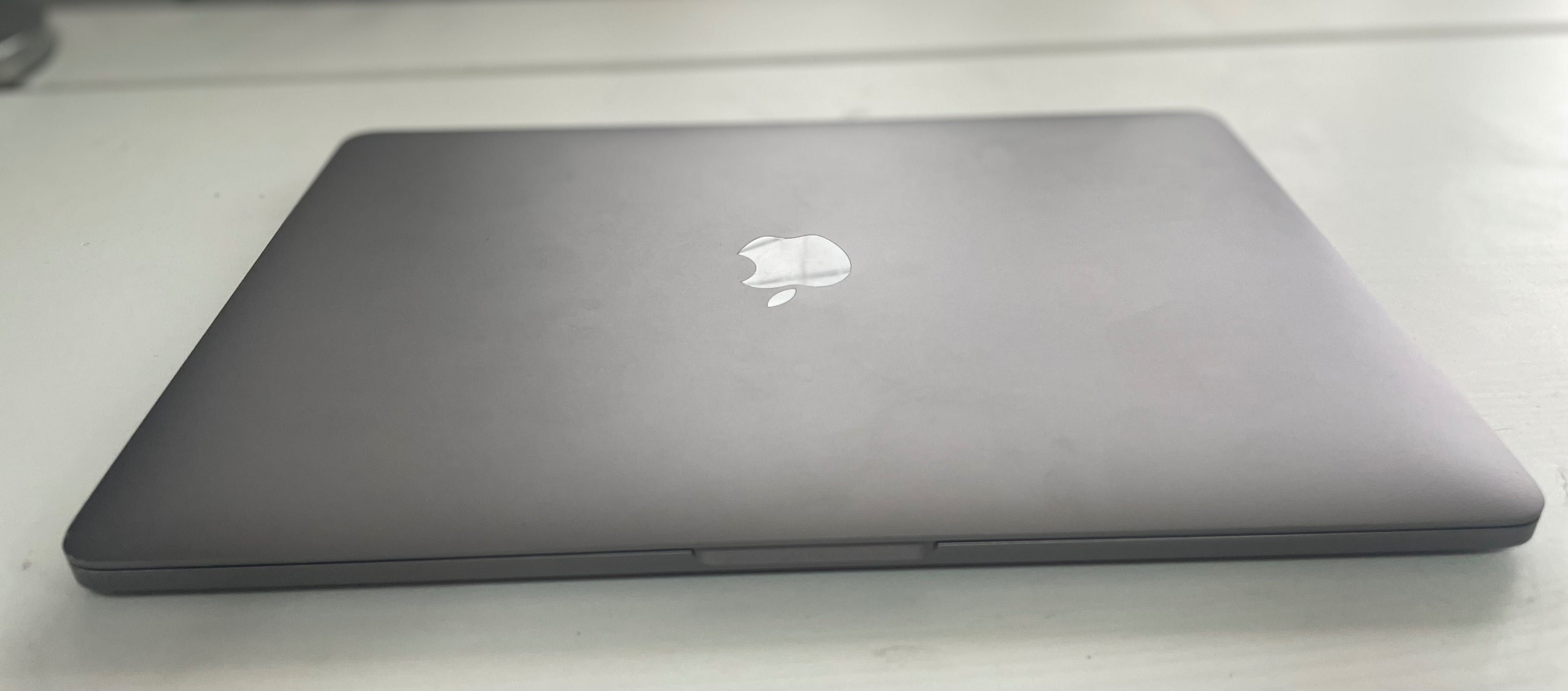Продавам MacBook Pro