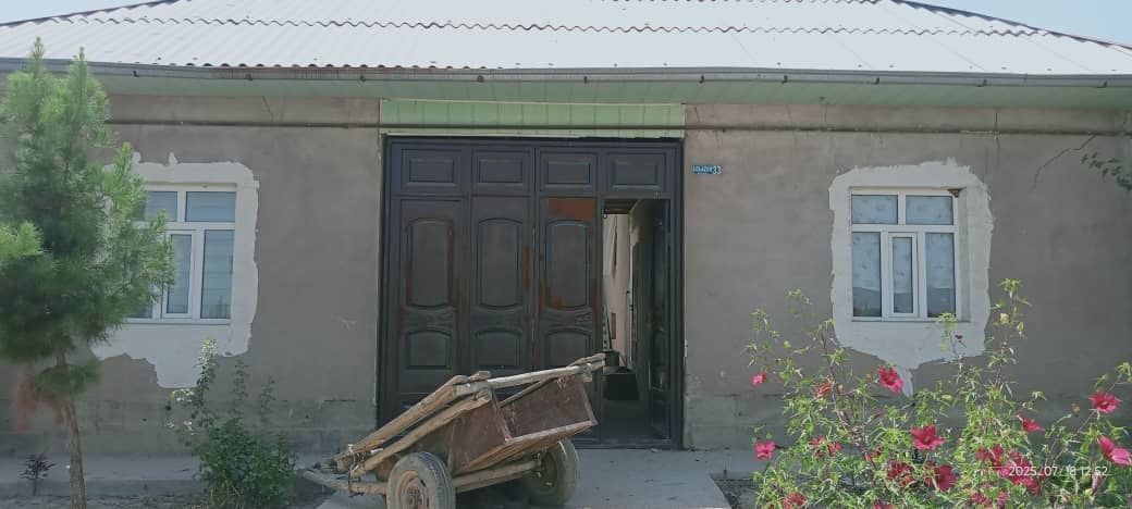 Hovli uy sotiladi