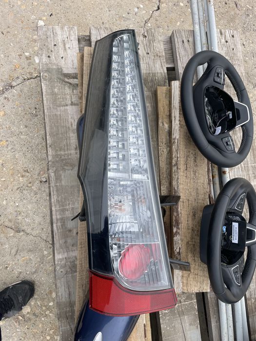 Оригинален ляв стоп mitsubishi grandis