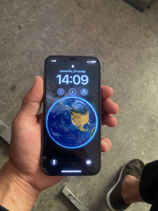 Iphone 12 pro             .   Z.  X.