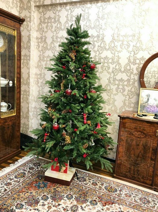 Ёлка с ягодами шишками с первых рук склад