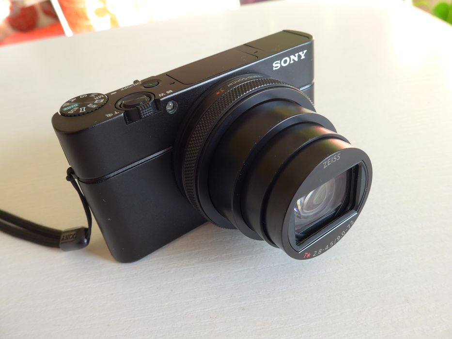 Sony RX100M6, aparat foto compact