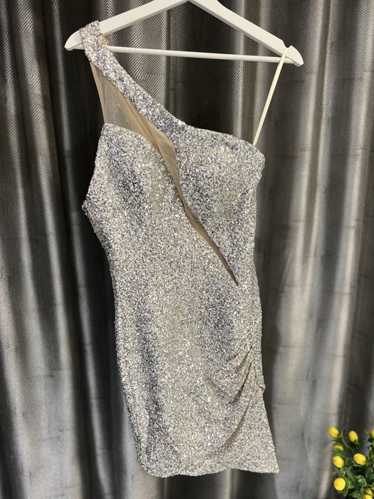 Рокля с пайети нова