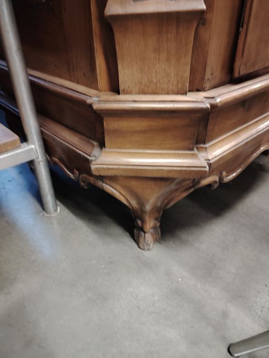 Dulap anii 1800 nuc masiv