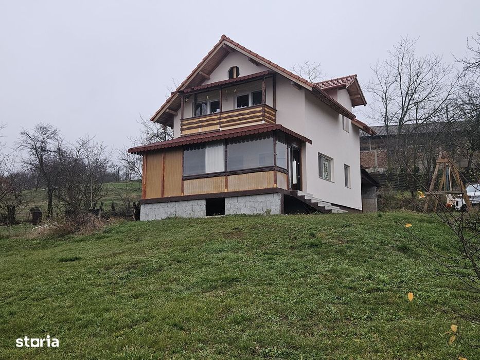 De vânzare Vilă P+1,Budeasa, teren 900 mp.,poziție frumoasă!