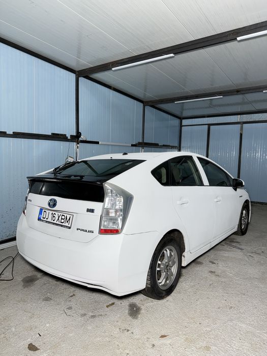 Toyota Prius Hybrid 2011 – 270.000 km – Consum 4L – Foarte Fiabilă