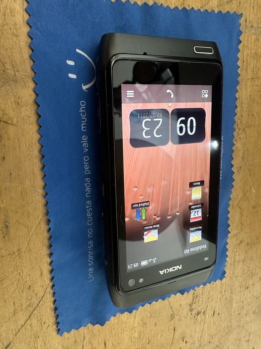 Nokia n8 negru la culoare