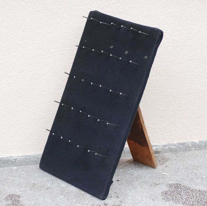 2 броя Търговски Стелаж Със 35 Закачалки Пирони