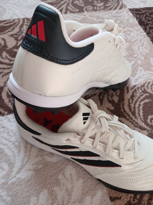 ADIDAS BREND BUTSI.Привезли из Кореи. Очень красиво и качественно