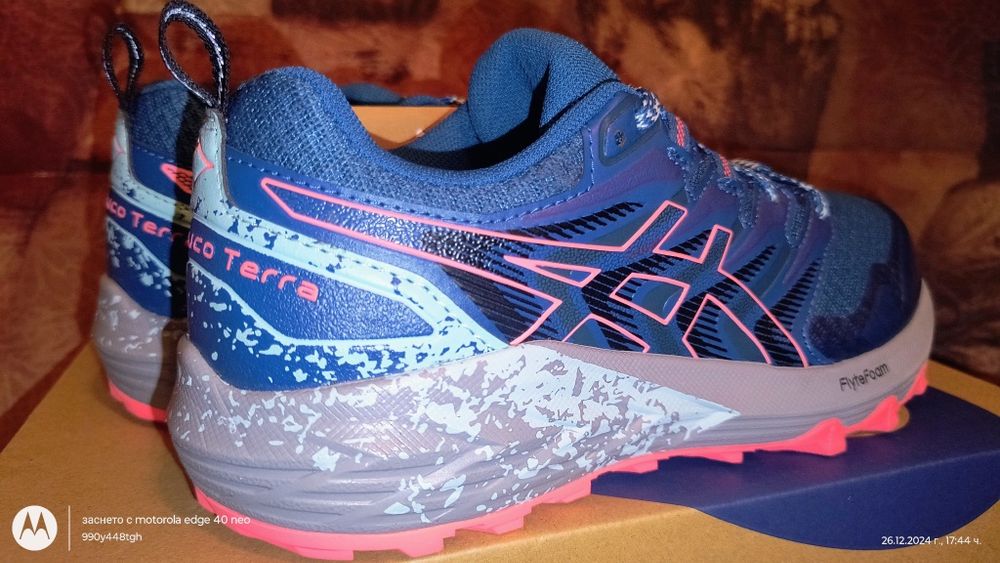 Маратонки  Asics