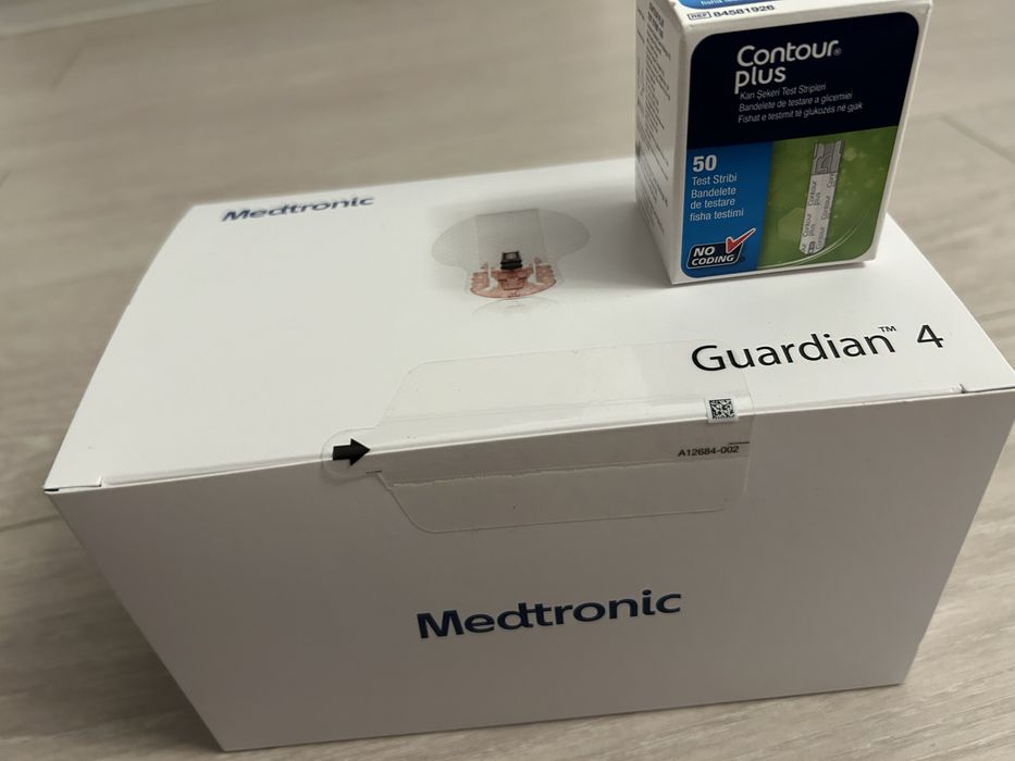 Cutie sigilata de Senzori glicemie Guardian 4 + teste Contour plus