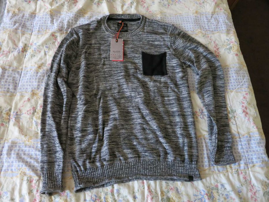 Продавам мъжки пуловер