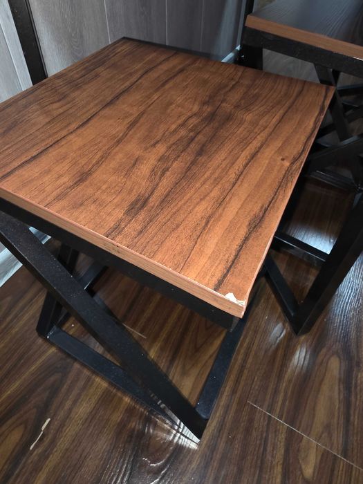 Стол со стульями