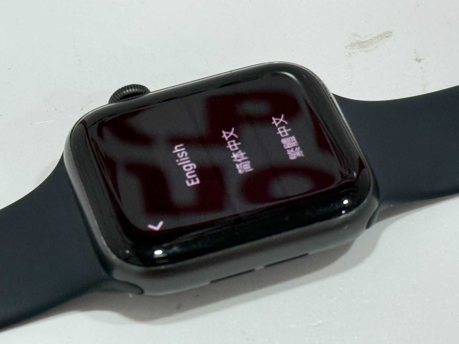 Apple Watch SE (2021) – 44mm / GPS