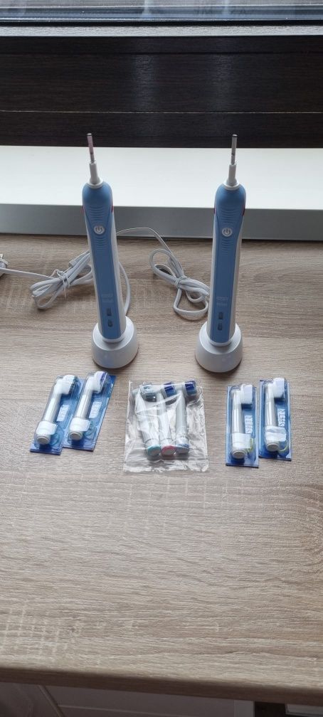 Set periute ORAL-B PRO 2000