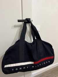 Спортивная сумка от Томми Хилфигер