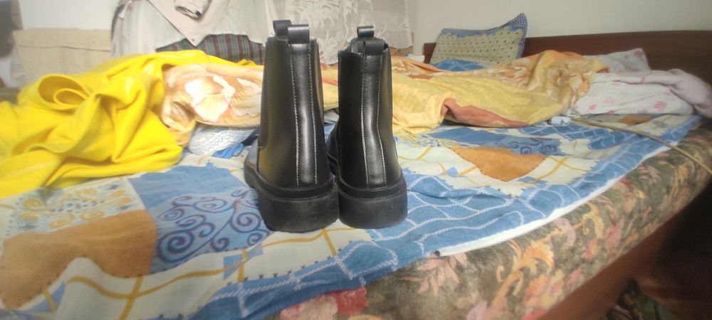 Продаются ботинки