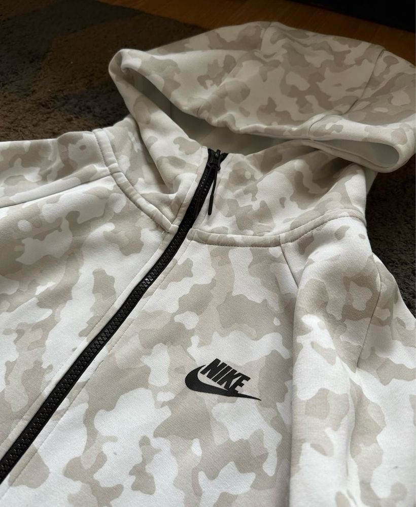 Nike tech fleece white camo top Оригинално! CJ5975-121