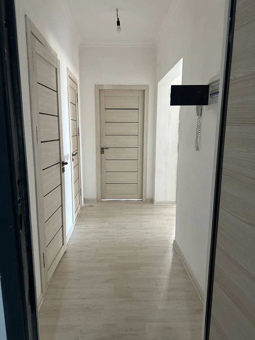 Сдается 3 х ком Рохат. Олмос. Военный Городок. Мебель имеется.