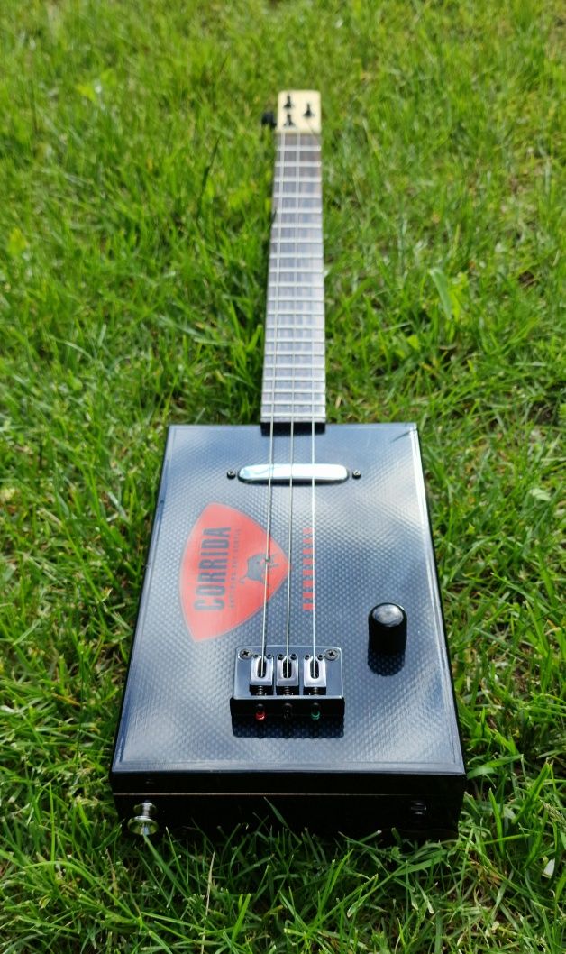 Chitara electrica 3 corzi ( cigar box guitar )