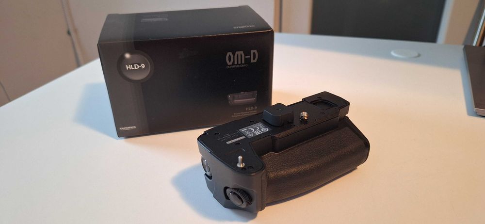 Olympus HDL-9 (grip cu baterie)
