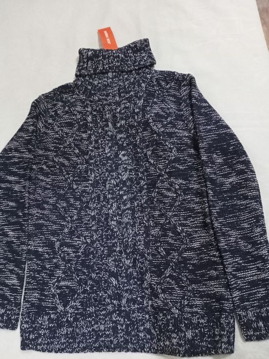 Новый фирменный свитер для мальчика