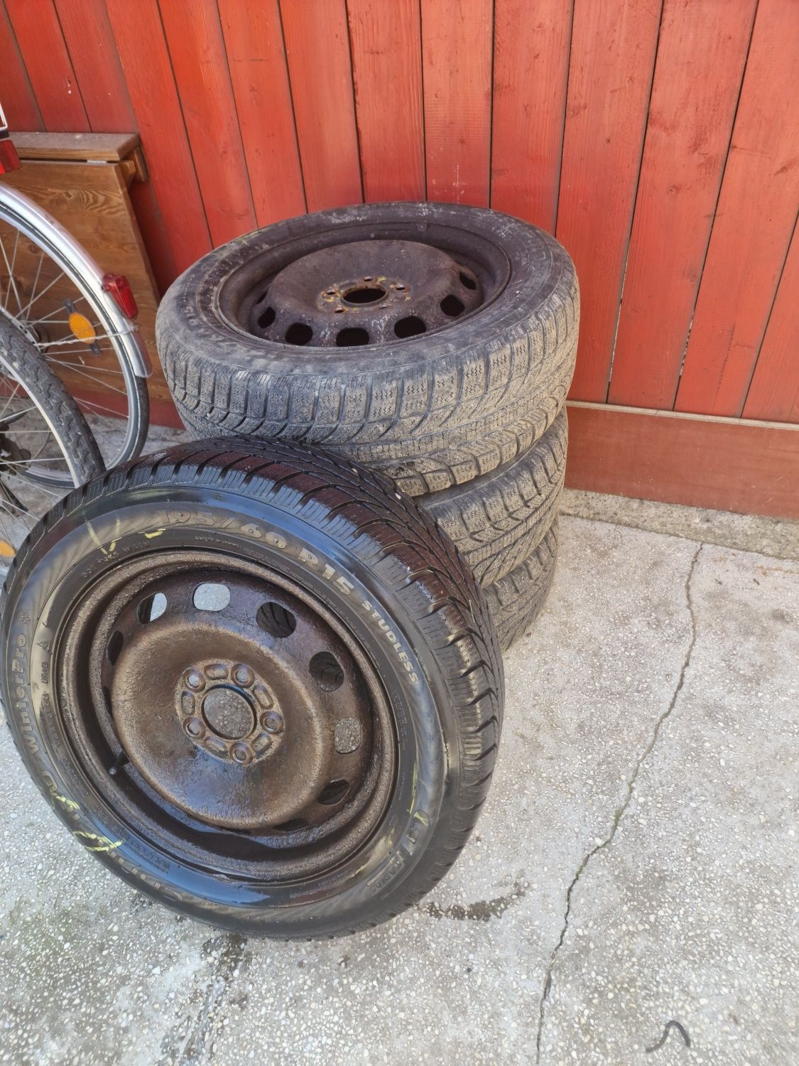 Cauciucuri  iarna cu jante 195/60 r15