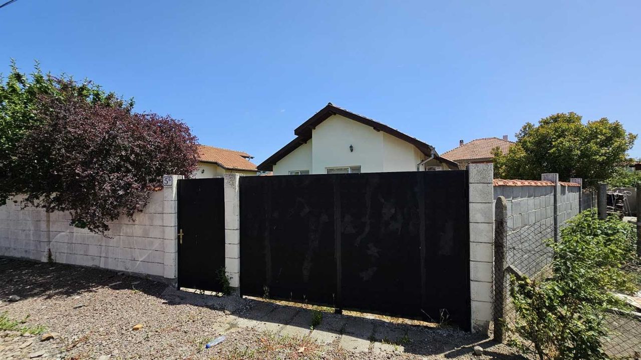 Продава се Къща в с. Гюльовца, Област Бургас - 90 кв.м за 1300 €/кв.м - Снимка #1