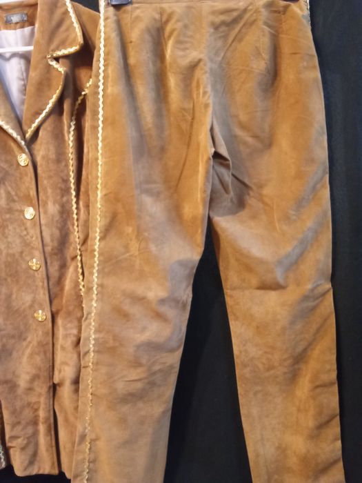 Compleu Vesta și pantalon deosebit 40