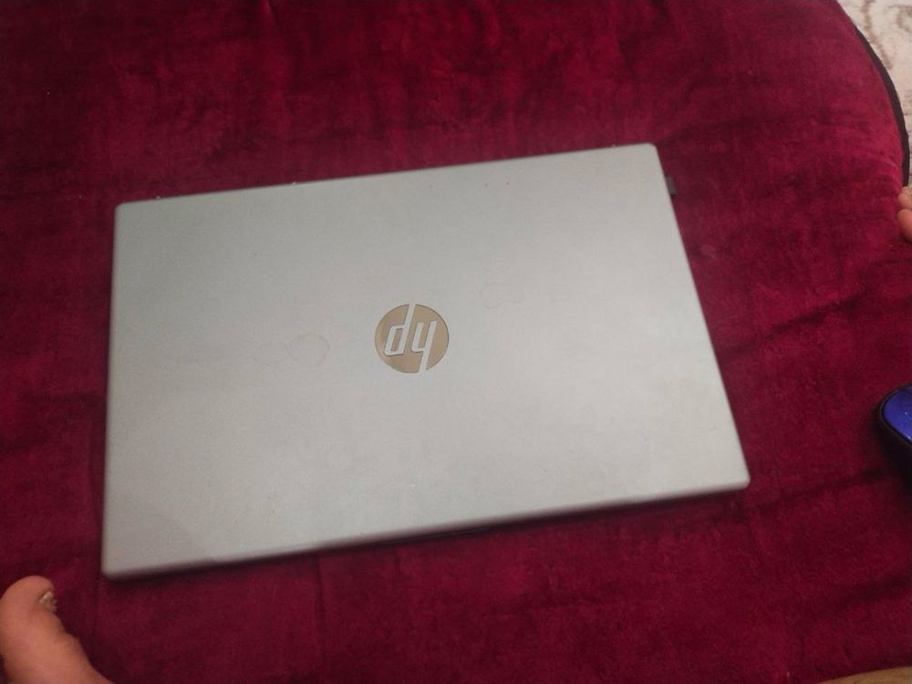 Hp noutbuk ofis ishlari uchun magazindan olingan 6 oy ishlatildi
