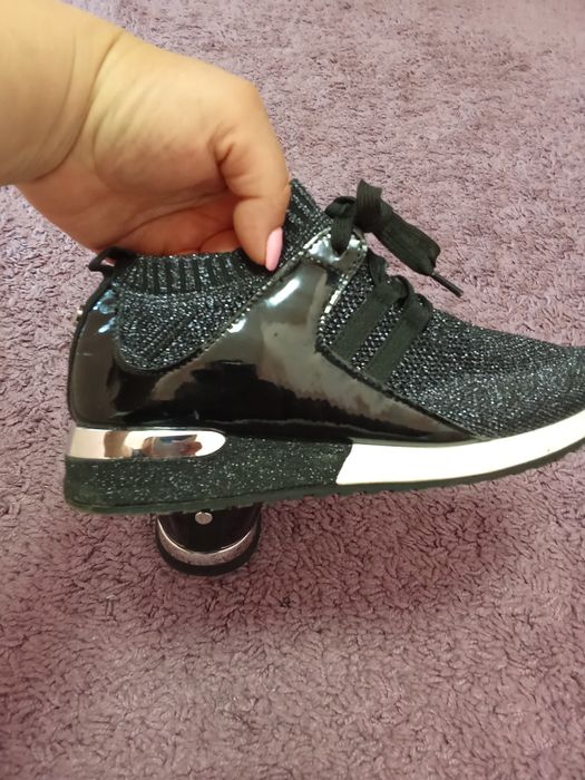 Спортно елегантни маратонки