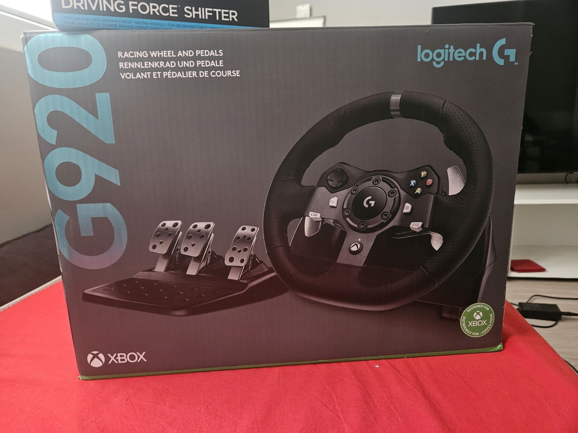 Logitech G920 в гаранция + шифтър също в гаранция